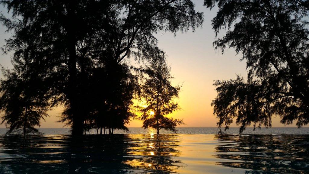 Coriacea Beachfront Boutique Phuket Resort - Sha Plus Mai Khao Ngoại thất bức ảnh